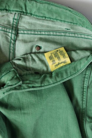 Дамски дънки Wrangler, Размер XL, Цвят Зелен, Цена 45,90 лв.