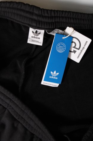 Pantaloni scurți de femei Adidas Originals, Mărime 3XL, Culoare Negru, Preț 236,84 Lei