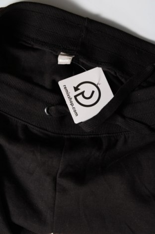 Γυναικείο κοντό παντελόνι Bench, Μέγεθος S, Χρώμα Μαύρο, Τιμή 4,56 €