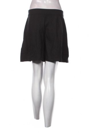 Γυναικείο κοντό παντελόνι Bershka, Μέγεθος M, Χρώμα Μαύρο, Τιμή 11,75 €