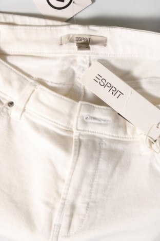 Pantaloni scurți de femei Esprit, Mărime M, Culoare Alb, Preț 236,84 Lei