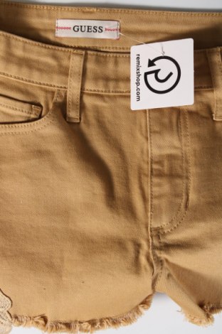 Γυναικείο κοντό παντελόνι Guess, Μέγεθος S, Χρώμα  Μπέζ, Τιμή 22,94 €
