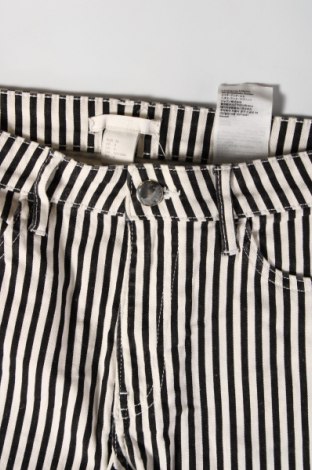 Дамски къс панталон H&M, Размер S, Цвят Многоцветен, Цена 7,22 лв.