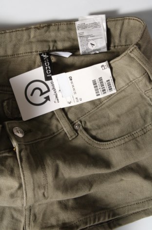 Дамски къс панталон H&M Divided, Размер M, Цвят Зелен, Цена 7,22 лв.