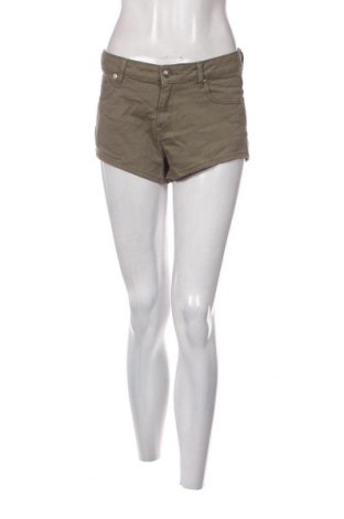 Дамски къс панталон H&M Divided, Размер M, Цвят Зелен, Цена 7,22 лв.