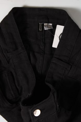 Дамски къс панталон H&M Divided, Размер L, Цвят Черен, Цена 8,55 лв.