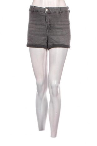 Pantaloni scurți de femei H&M Divided, Mărime S, Culoare Gri, Preț 26,88 Lei