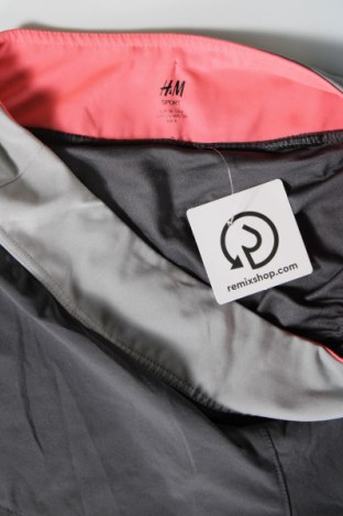 Γυναικείο κοντό παντελόνι H&M Sport, Μέγεθος M, Χρώμα Γκρί, Τιμή 11,75 €