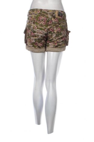 Γυναικείο κοντό παντελόνι Khujo, Μέγεθος M, Χρώμα Πολύχρωμο, Τιμή 8,87 €