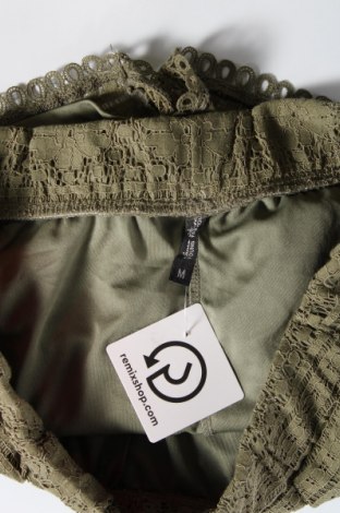 Дамски къс панталон Laura Torelli, Размер M, Цвят Зелен, Цена 7,98 лв.