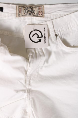 Дамски къс панталон Lois, Размер M, Цвят Бял, Цена 30,60 лв.