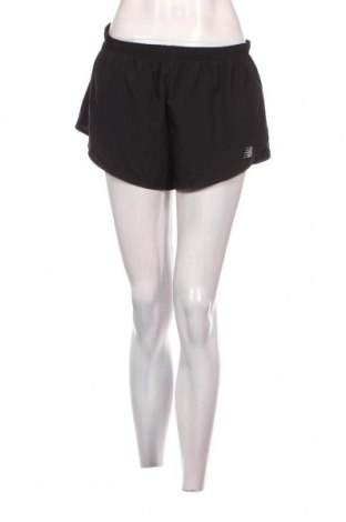 Дамски къс панталон New Balance, Размер L, Цвят Черен, Цена 14,40 лв.