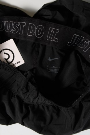 Дамски къс панталон Nike, Размер M, Цвят Черен, Цена 24,00 лв.