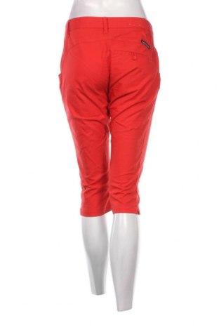 Дамски къс панталон Peak Performance, Размер M, Цвят Червен, Цена 38,95 лв.