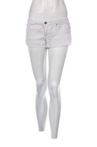 Дамски къс панталон Pull&Bear, Размер XS, Цвят Бял, Цена 8,61 лв.
