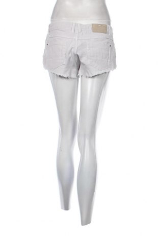 Дамски къс панталон Pull&Bear, Размер XS, Цвят Бял, Цена 8,61 лв.