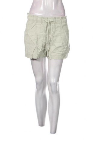 Дамски къс панталон Pull&Bear, Размер S, Цвят Зелен, Цена 7,22 лв.