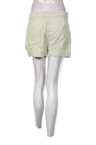 Дамски къс панталон Pull&Bear, Размер S, Цвят Зелен, Цена 7,22 лв.