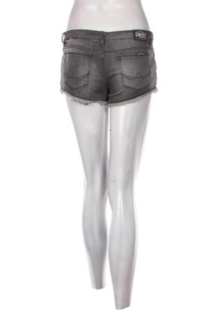Дамски къс панталон Superdry, Размер M, Цвят Сив, Цена 9,90 лв.