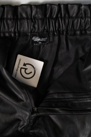 Дамски къс панталон Takko Fashion, Размер M, Цвят Черен, Цена 9,69 лв.