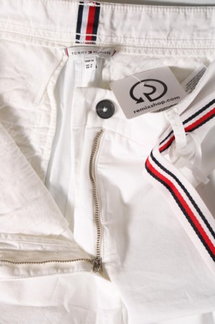 Дамски къс панталон Tommy Hilfiger, Размер S, Цвят Бял, Цена 136,00 лв.