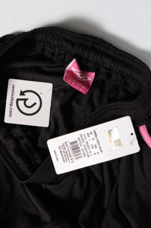 Γυναικείο κοντό παντελόνι Umbro, Μέγεθος M, Χρώμα Μαύρο, Τιμή 32,16 €