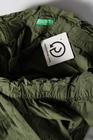 Дамски къс панталон United Colors Of Benetton, Размер S, Цвят Зелен, Цена 24,00 лв.