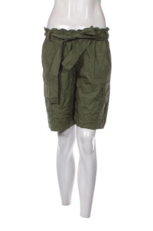 Дамски къс панталон United Colors Of Benetton, Размер S, Цвят Зелен, Цена 7,20 лв.