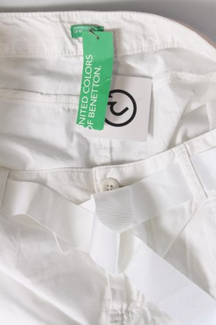 Дамски къс панталон United Colors Of Benetton, Размер S, Цвят Бял, Цена 72,00 лв.