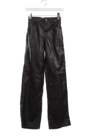 Pantaloni de piele pentru damă Bershka, Mărime XXS, Culoare Negru, Preț 95,39 Lei