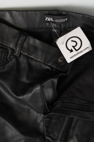 Γυναικείο παντελόνι δερμάτινο Zara, Μέγεθος S, Χρώμα Μαύρο, Τιμή 4,09 €