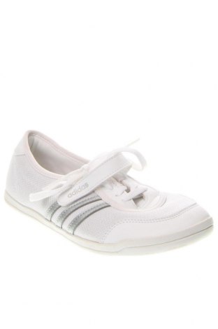 Дамски обувки Adidas, Размер 37, Цвят Бял, Цена 54,00 лв.
