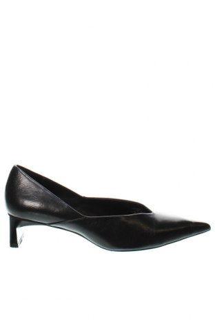 Дамски обувки Bershka, Размер 38, Цвят Черен, Цена 27,62 лв.