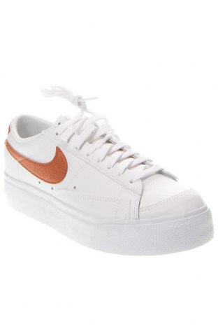 Дамски обувки Nike, Размер 40, Цвят Бял, Цена 161,50 лв.