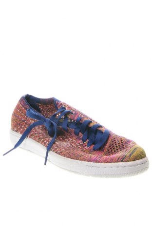 Дамски обувки Nike, Размер 39, Цвят Многоцветен, Цена 54,00 лв.