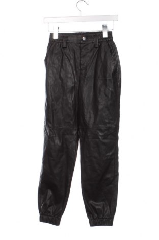 Γυναικείο παντελόνι Bershka, Μέγεθος XS, Χρώμα Μαύρο, Τιμή 5,20 €
