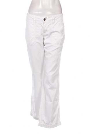 Γυναικείο παντελόνι Colours Of The World, Μέγεθος M, Χρώμα Λευκό, Τιμή 15,00 €