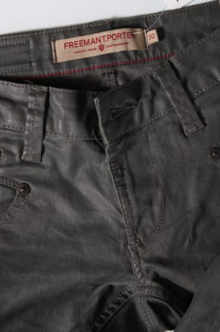 Дамски панталон Freeman T. Porter, Размер L, Цвят Сив, Цена 26,46 лв.