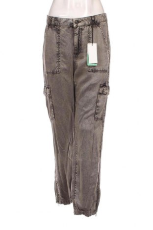 Pantaloni de femei Guess, Mărime S, Culoare Gri, Preț 148,03 Lei