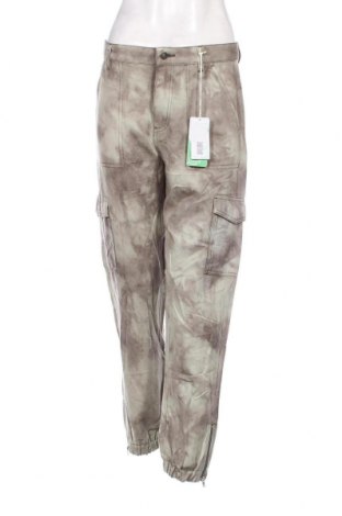 Γυναικείο παντελόνι Guess, Μέγεθος M, Χρώμα Πολύχρωμο, Τιμή 77,32 €