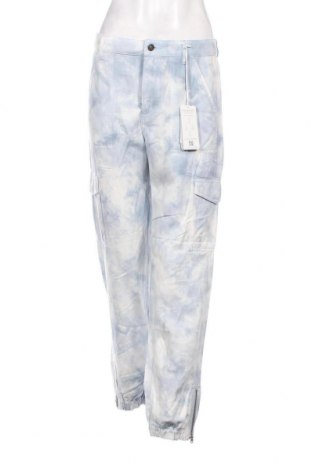Дамски панталон Guess, Размер M, Цвят Многоцветен, Цена 81,00 лв.