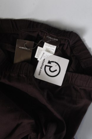 Дамски панталон Pieces, Размер S, Цвят Кафяв, Цена 29,16 лв.