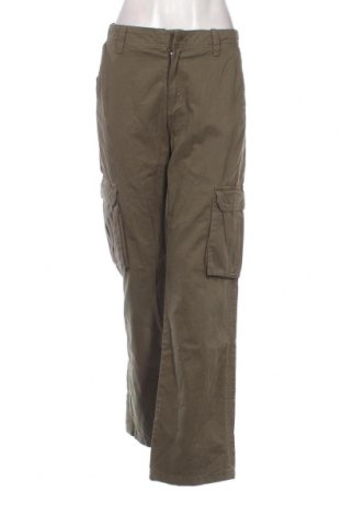 Дамски панталон Pull&Bear, Размер M, Цвят Зелен, Цена 29,44 лв.