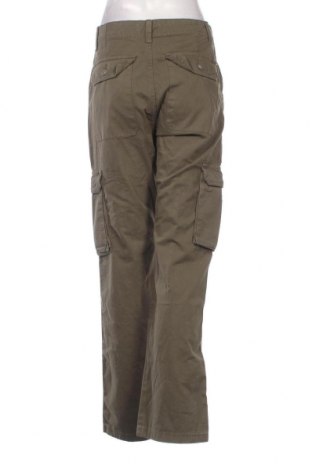 Дамски панталон Pull&Bear, Размер M, Цвят Зелен, Цена 29,44 лв.