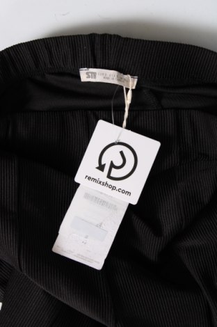 Pantaloni de femei Stradivarius, Mărime S, Culoare Negru, Preț 60,53 Lei