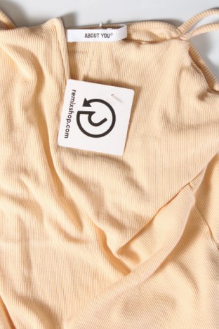 Γυναικείο αμάνικο μπλουζάκι About You, Μέγεθος M, Χρώμα  Μπέζ, Τιμή 5,85 €