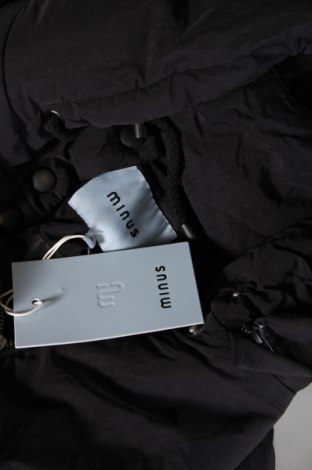 Γυναικείο μπουφάν Minus, Μέγεθος S, Χρώμα Μαύρο, Τιμή 43,64 €
