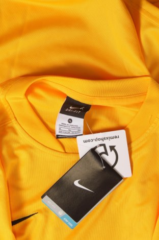 Dětské tričko  Nike, Velikost 13-14y/ 164-168 cm, Barva Žlutá, Cena  933,00 Kč