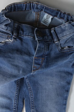 Dětské džíny  H&M, Velikost 9-12m/ 74-80 cm, Barva Modrá, Cena  198,00 Kč