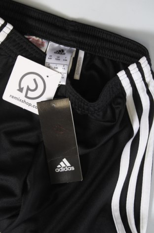 Παιδικό κοντό παντελόνι Adidas, Μέγεθος 5-6y/ 116-122 εκ., Χρώμα Μαύρο, Τιμή 30,28 €